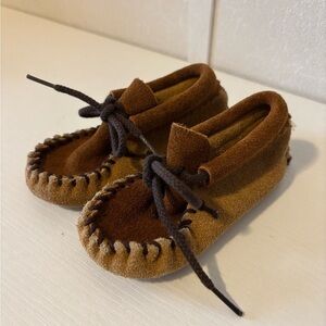 Minnetonka ORIGINAL Toddler moccasin size 5